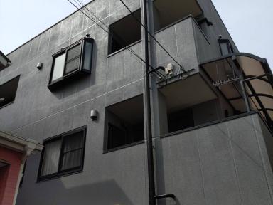 外壁塗装工事と屋上防水工事完工しました。